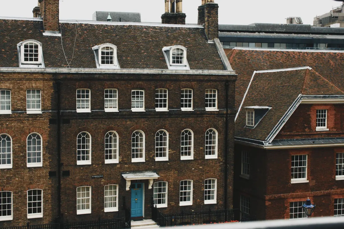 Motif Spotting in London: 10 Architectural Details to Sketch